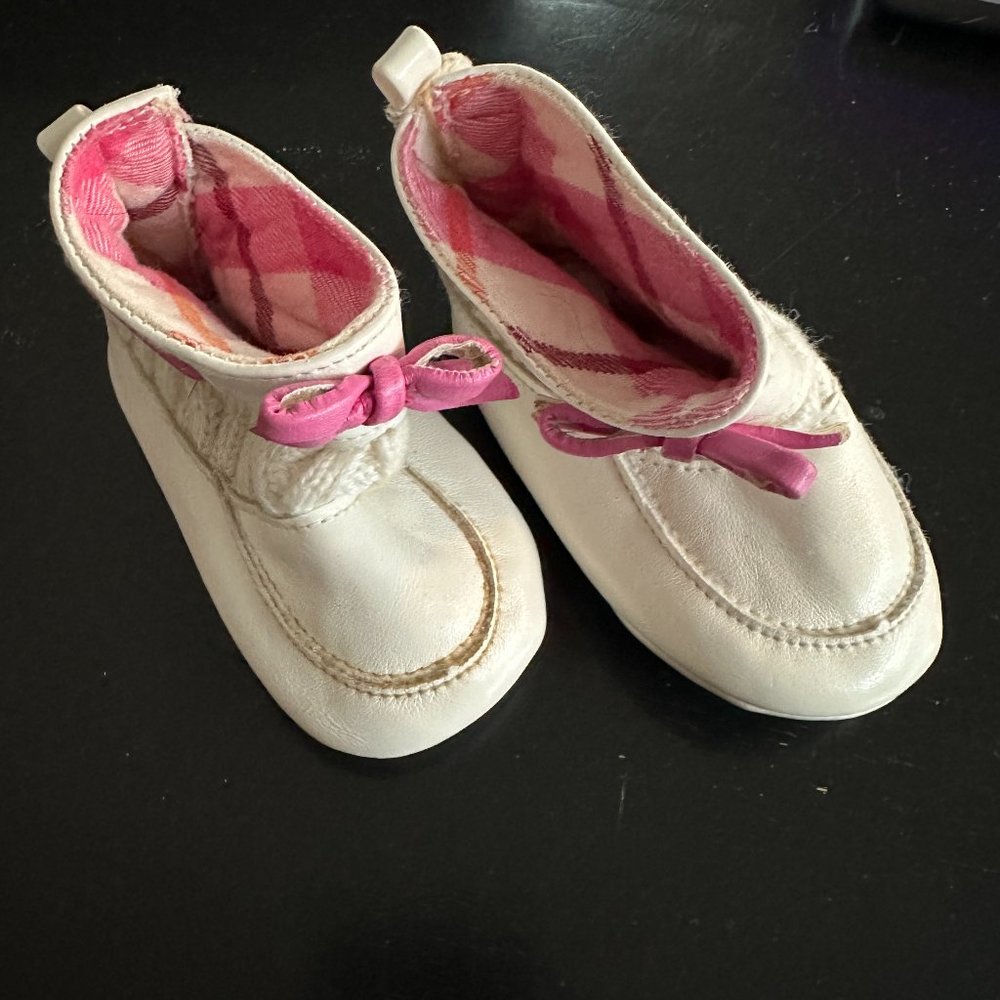 Gap Ivory Leather and Knit Newborn Baby Sz 3-6mon